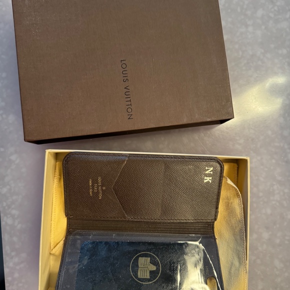 LV iPhone 9 case - Picture 2 of 2